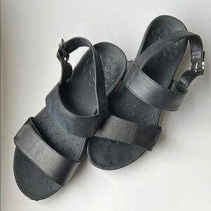 Vionic Lovell Black Leather Sandals